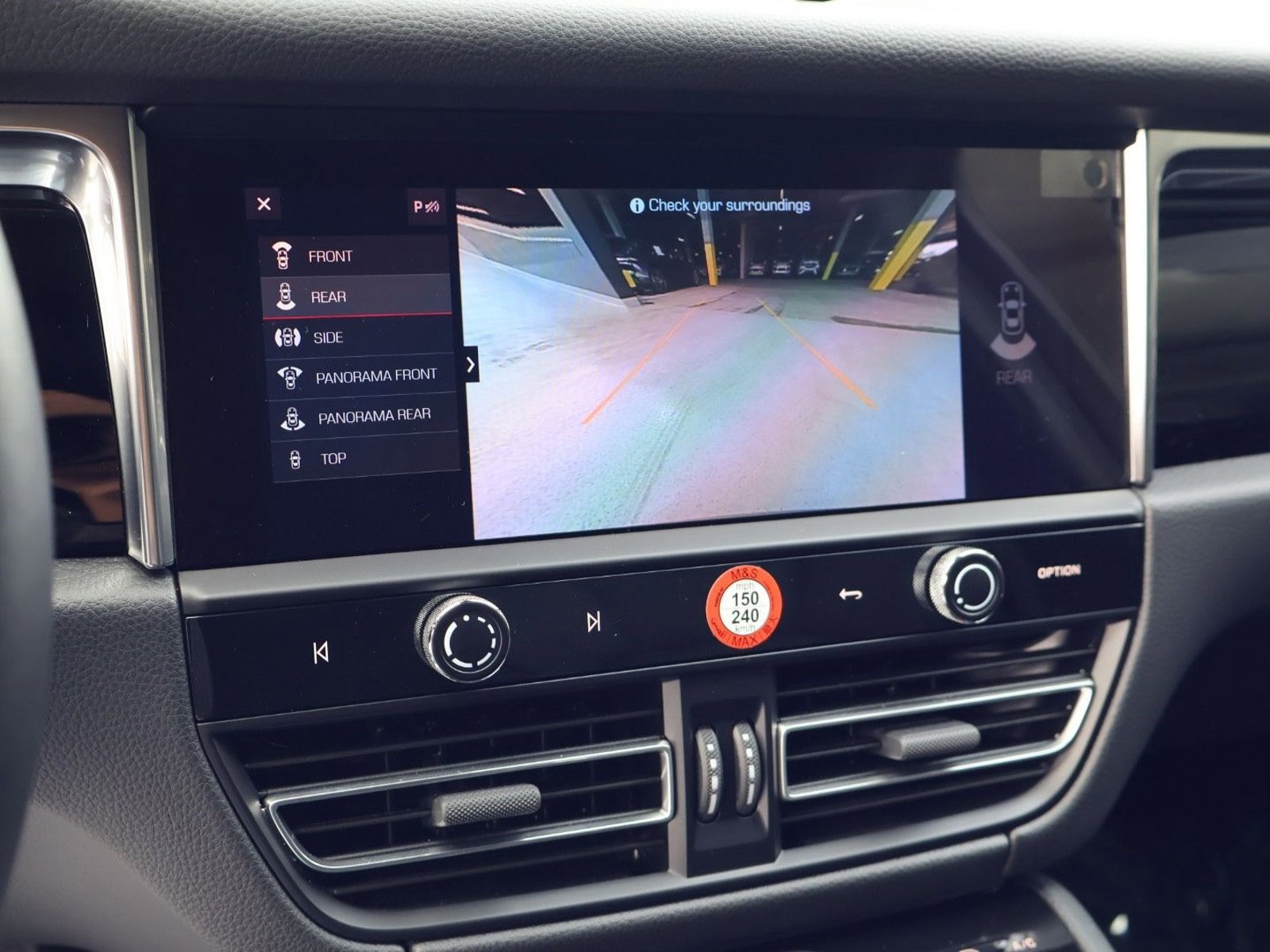 Certified 2025 Porsche Macan AWD/4WD image 19