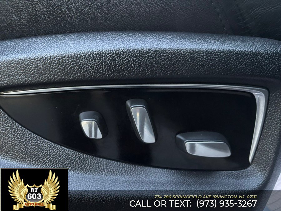 Used 2019 Cadillac Escalade Luxury AWD/4WD image 18