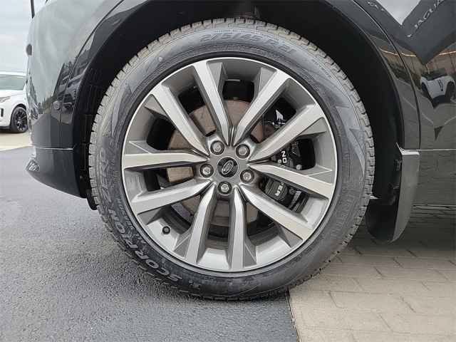 New 2024 Land Rover Discovery Metropolitan Edition AWD/4WD image 33