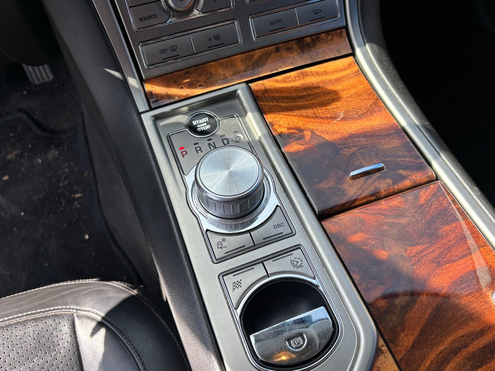 Used 2011 Jaguar XF Premium image 13