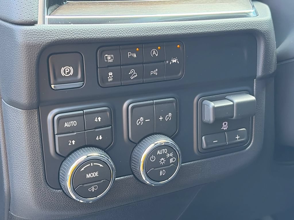 New 2026 Chevrolet Tahoe High Country AWD/4WD image 19