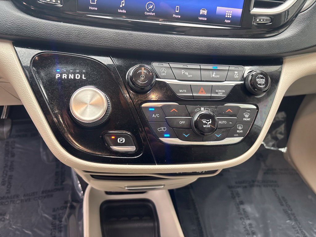 Used 2021 Chrysler Pacifica Touring-L FWD image 19