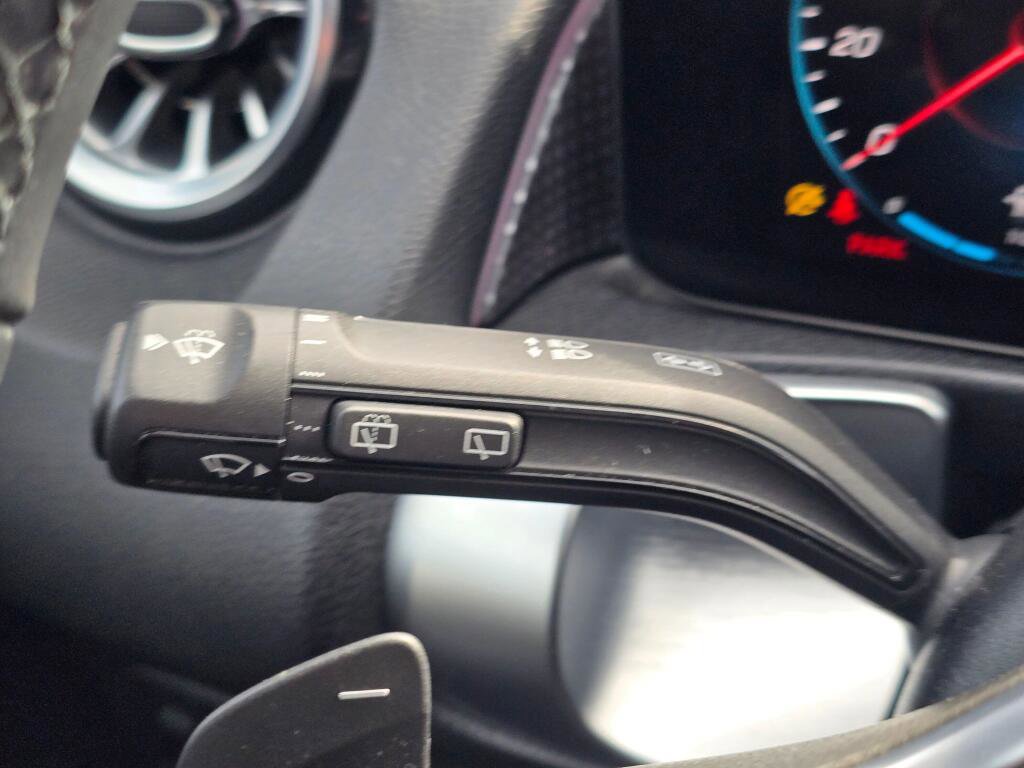 Used 2023 Mercedes-Benz GLB 250 4MATIC w/ Premium Package image 42