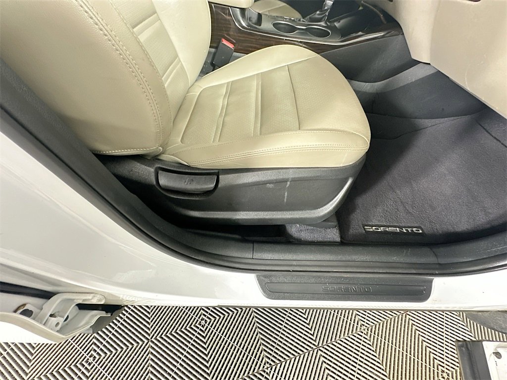 Used 2020 Kia Sorento EX image 24