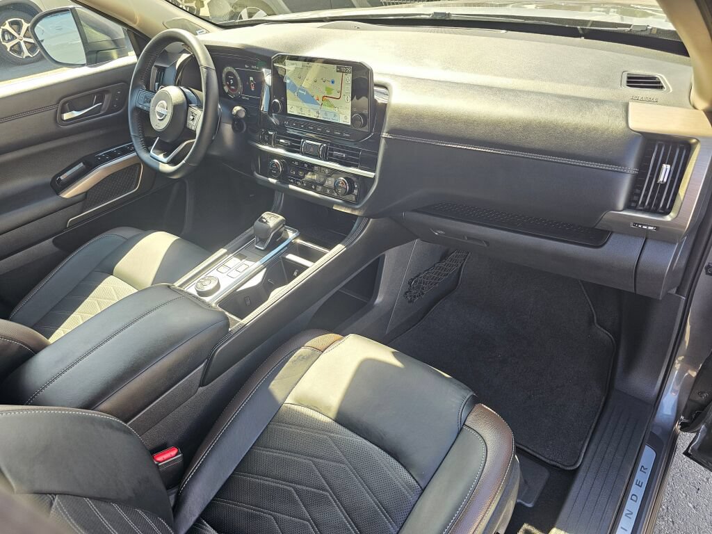 Used 2025 Nissan Pathfinder Platinum AWD/4WD image 15