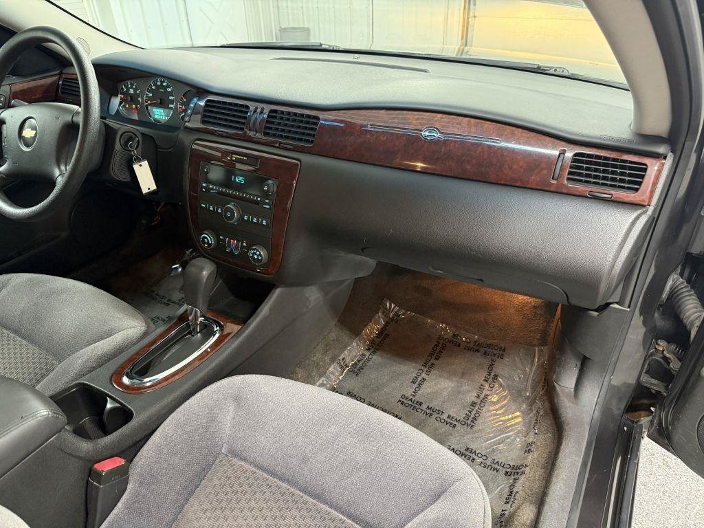 Used 2009 Chevrolet Impala LT FWD image 26