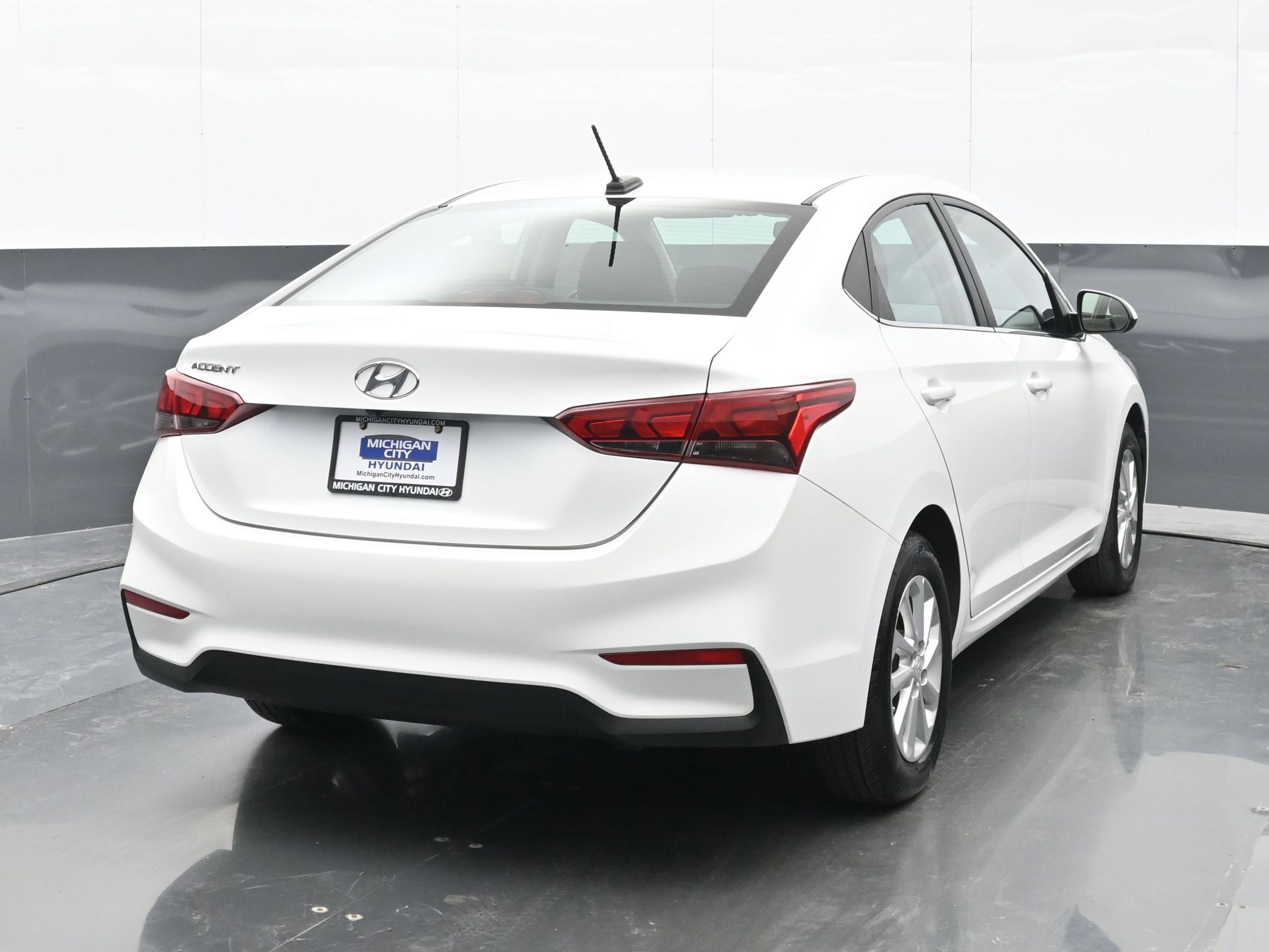 Used 2022 Hyundai Accent SEL w/ Cargo Package FWD image 4