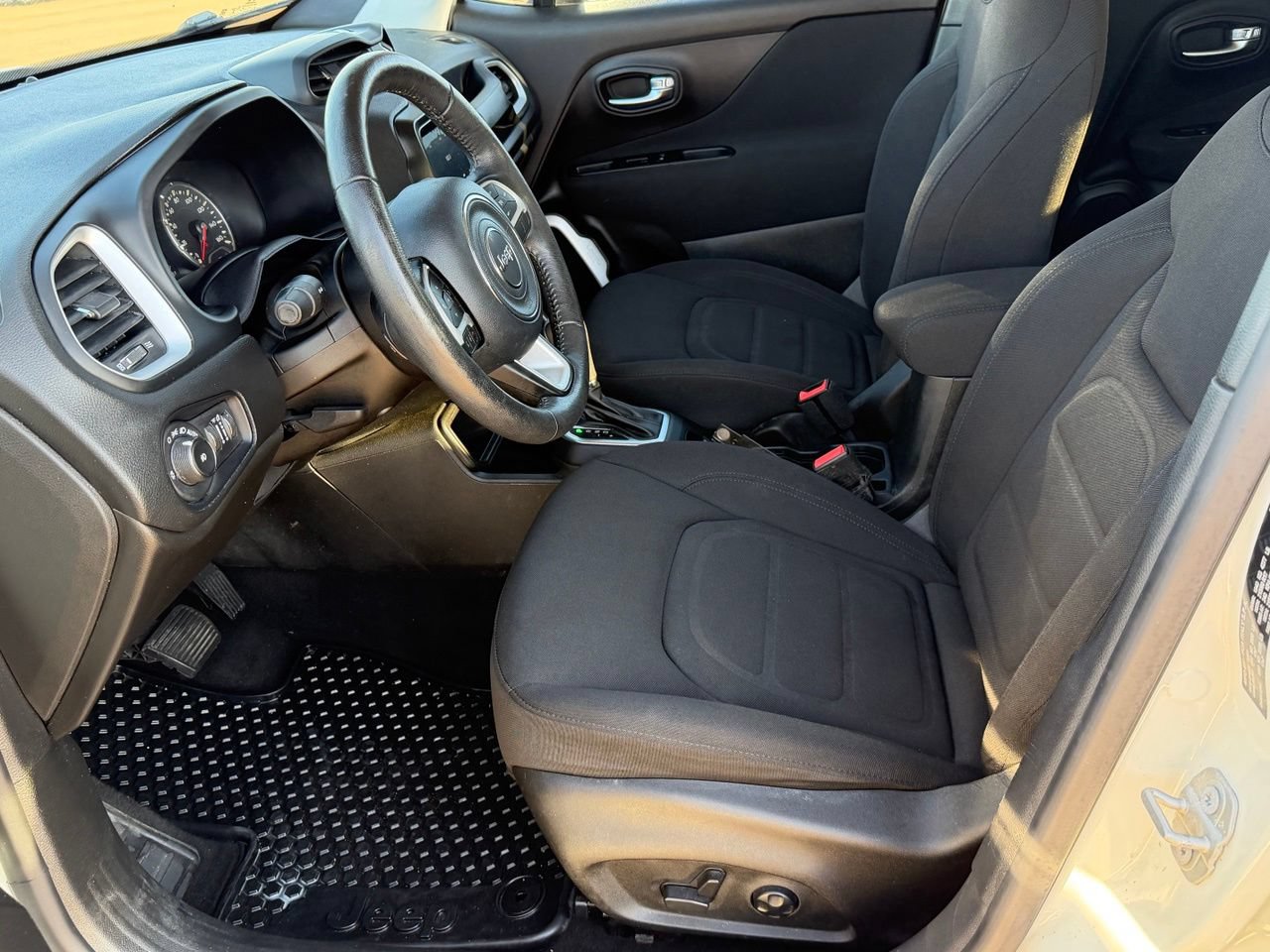 Used 2021 Jeep Renegade Latitude w/ Convenience Group FWD image 25