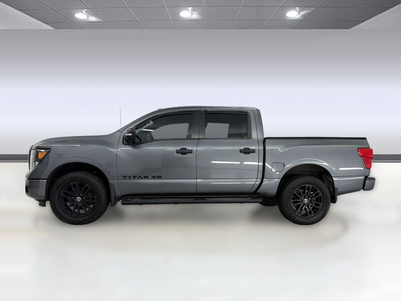 Used 2019 Nissan Titan SL w/ Midnight Edition AWD/4WD image 2