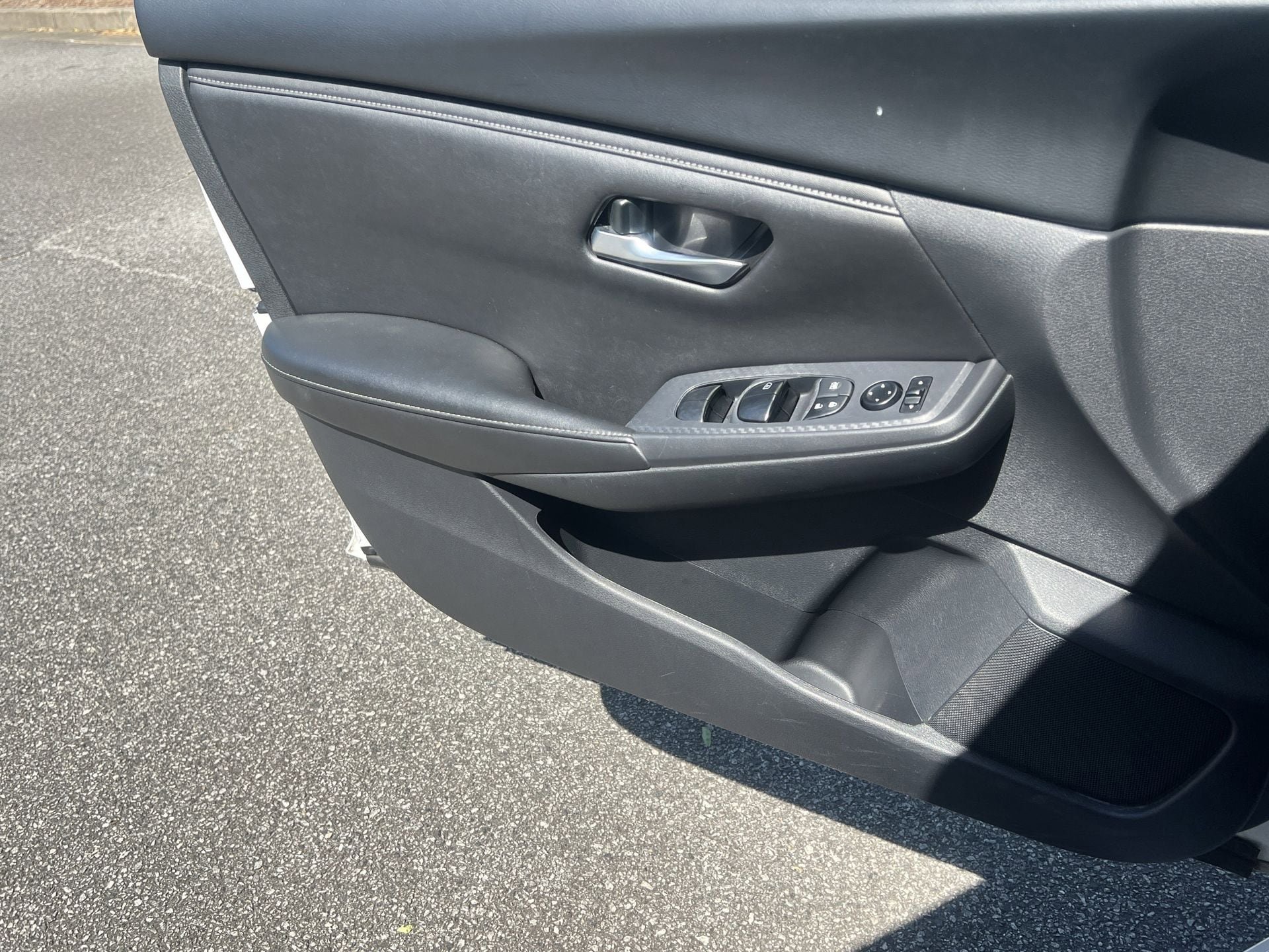Used 2024 Nissan Sentra SV FWD image 12
