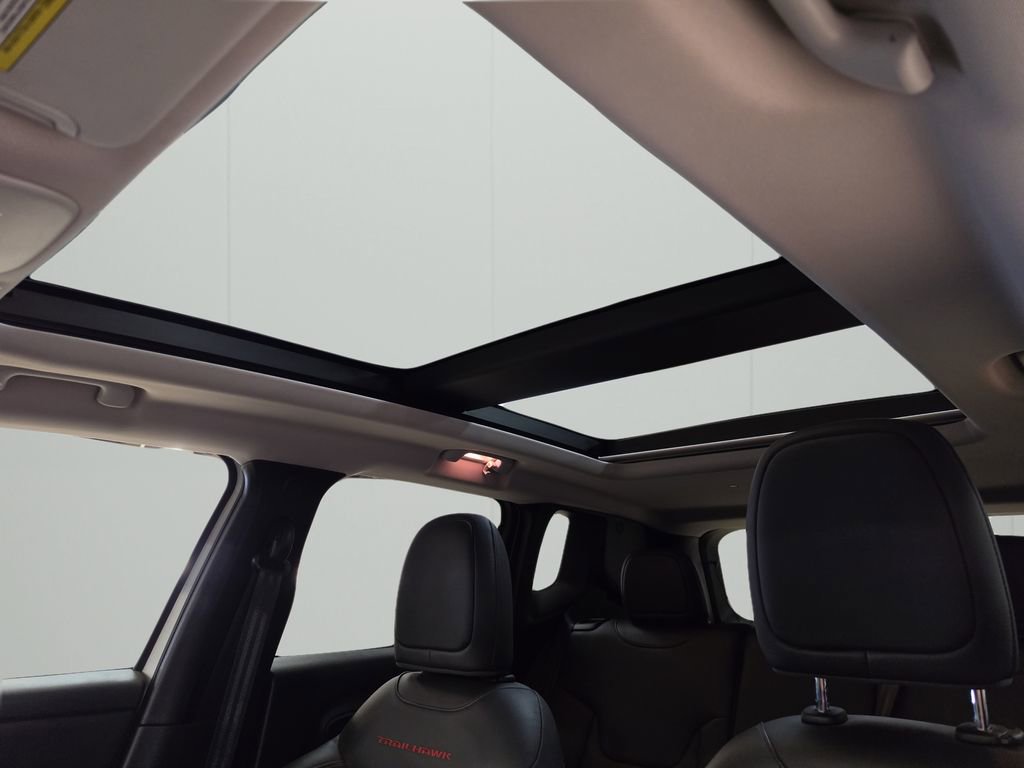 Used 2020 Jeep Renegade Trailhawk w/ Premium Leather Group AWD/4WD image 23