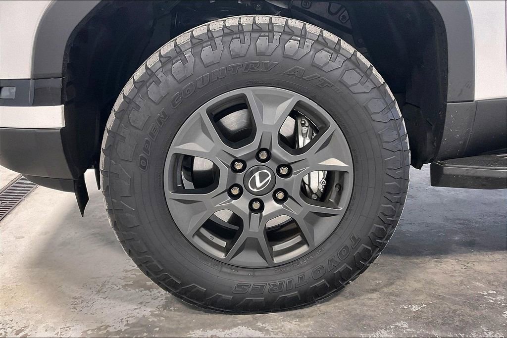 Used 2025 Lexus GX 550 image 11