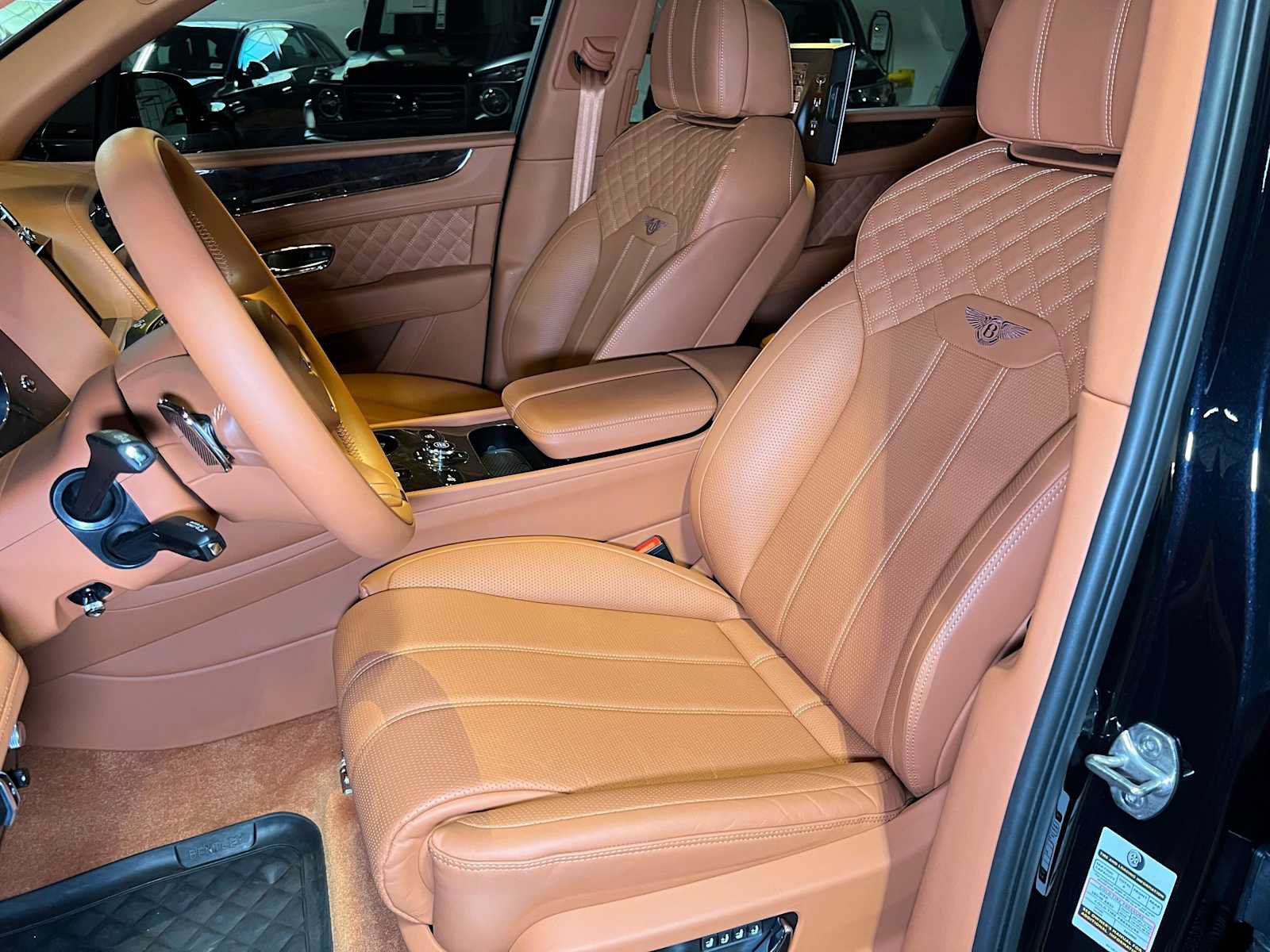 Used 2022 Bentley Bentayga AWD/4WD image 28