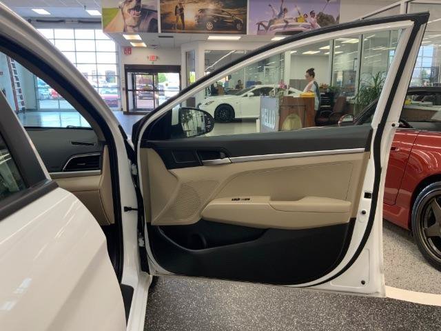 Used 2019 Hyundai Elantra SE FWD image 29