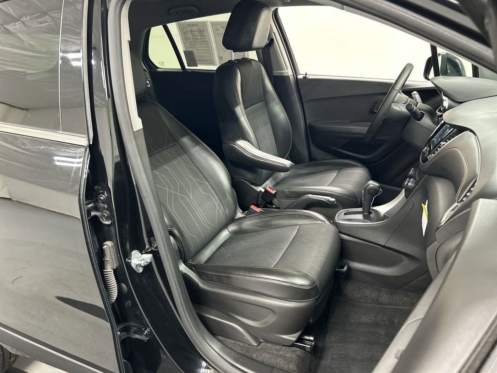 Used 2019 Chevrolet Trax LT w/ LT Convenience Package image 22