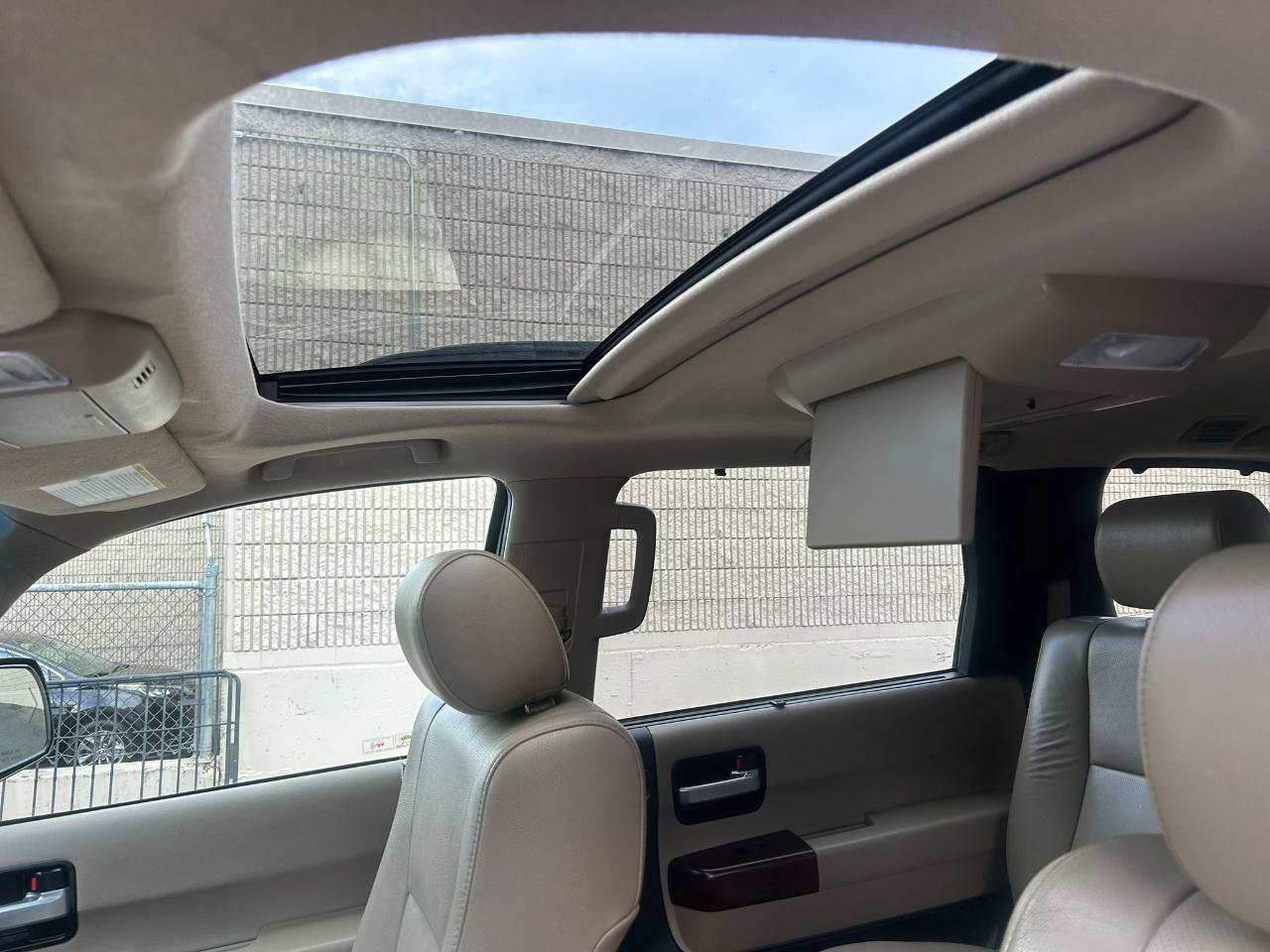 Used 2014 Toyota Sequoia Platinum w/ Preferred Accessory Package AWD/4WD image 11