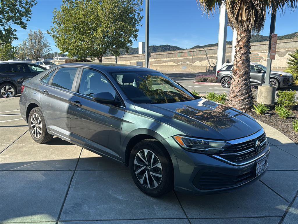 Used 2023 Volkswagen Jetta S image 4