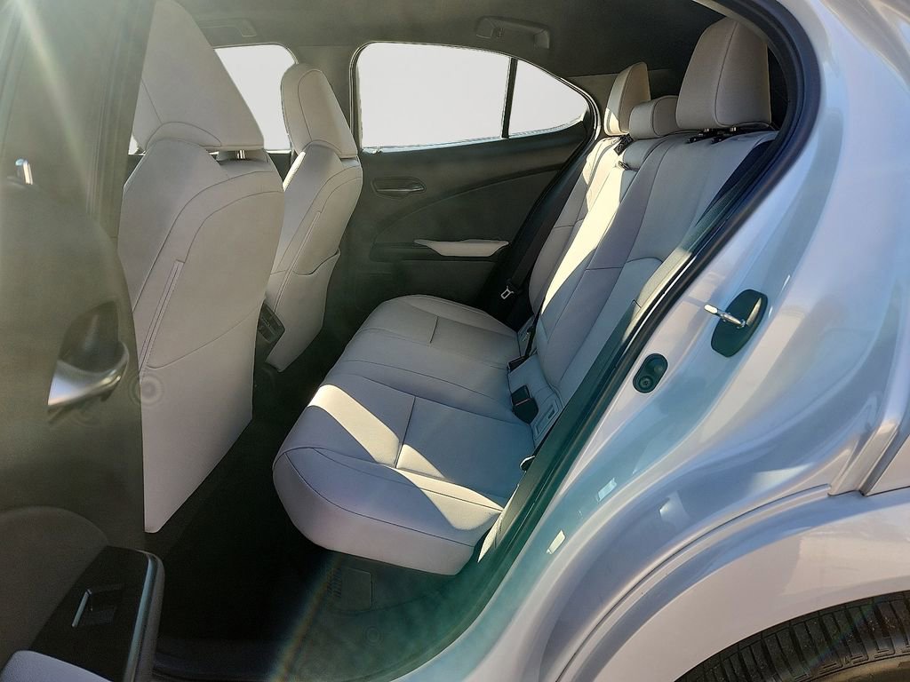 Used 2025 Lexus UX 300h AWD image 8