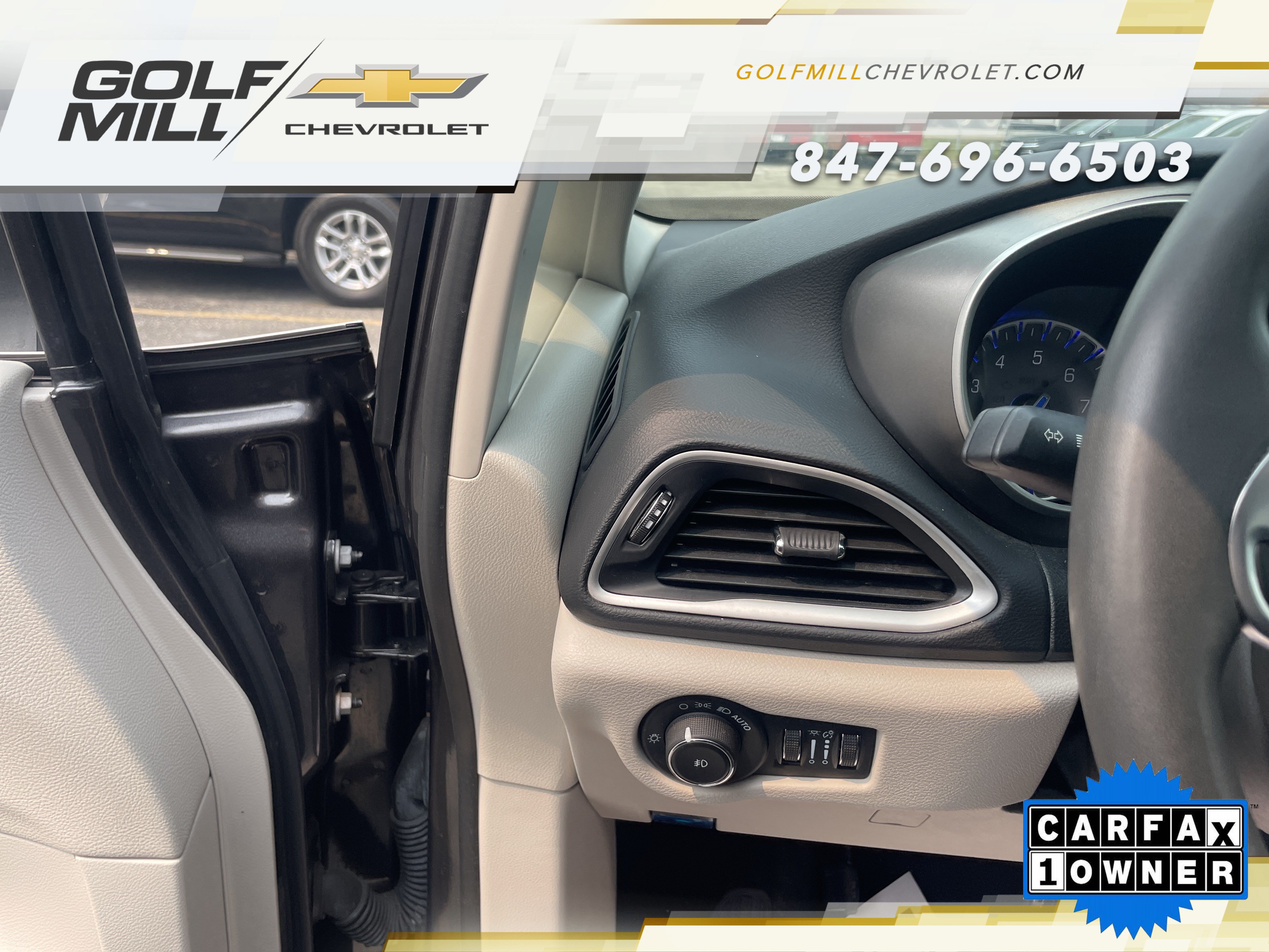 Used 2023 Chrysler Pacifica Touring-L FWD image 17