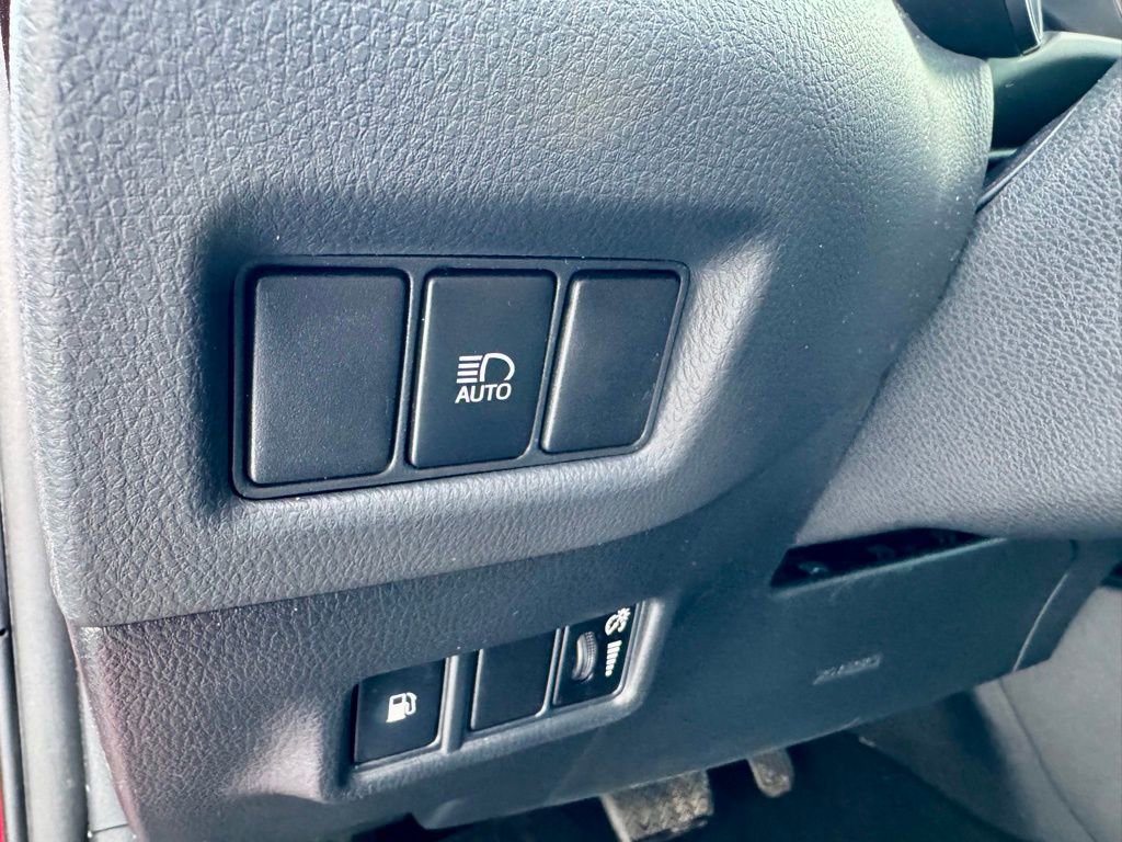 Used 2019 Toyota C-HR LE image 18