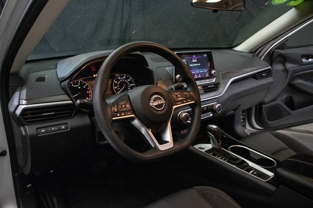 Used 2024 Nissan Altima 2.5 SV AWD/4WD image 24