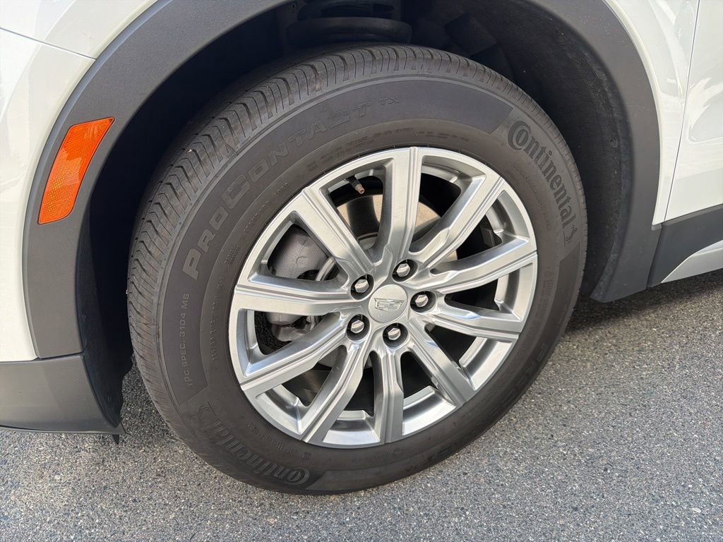 Used 2023 Cadillac XT4 Premium Luxury w/ Cold Weather Package FWD image 4