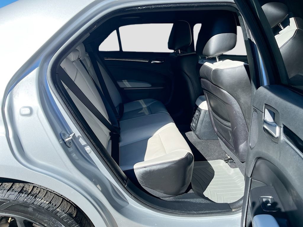 Used 2019 Chrysler 300 S w/ Safetytec Plus Group image 29