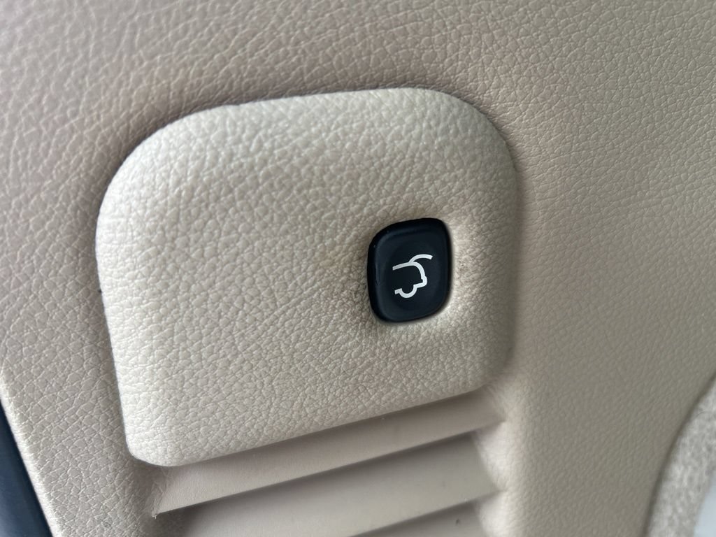 Used 2019 Jeep Grand Cherokee Overland AWD/4WD image 9