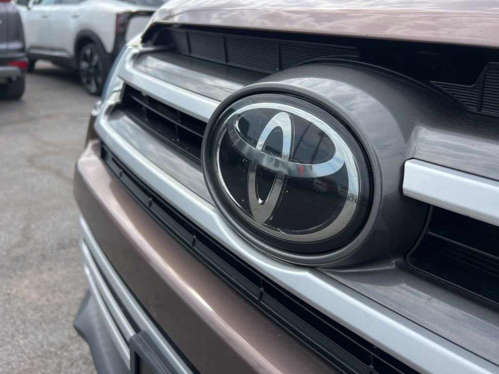 Used 2018 Toyota Highlander XLE AWD/4WD image 30