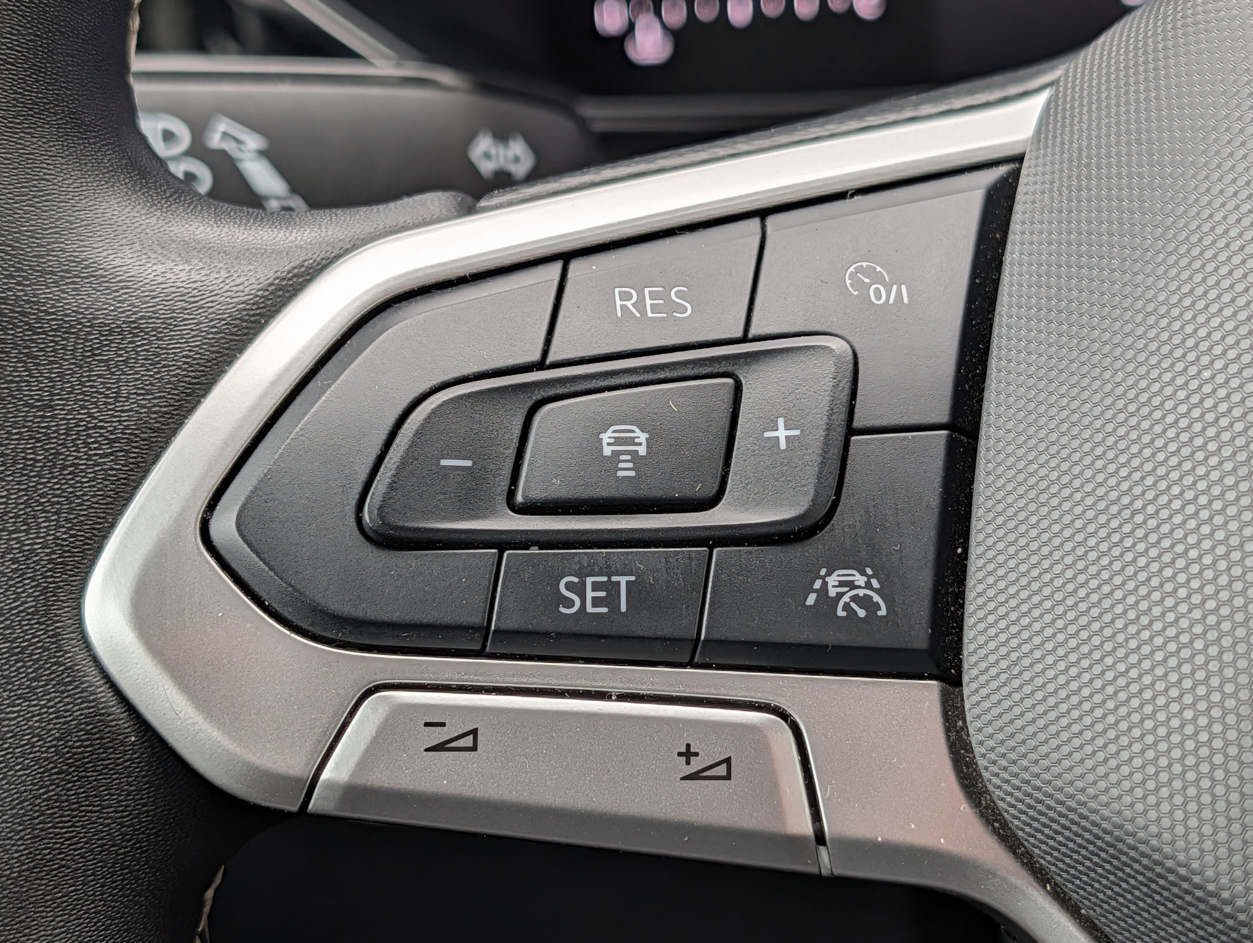 Certified 2024 Volkswagen Taos S FWD image 33