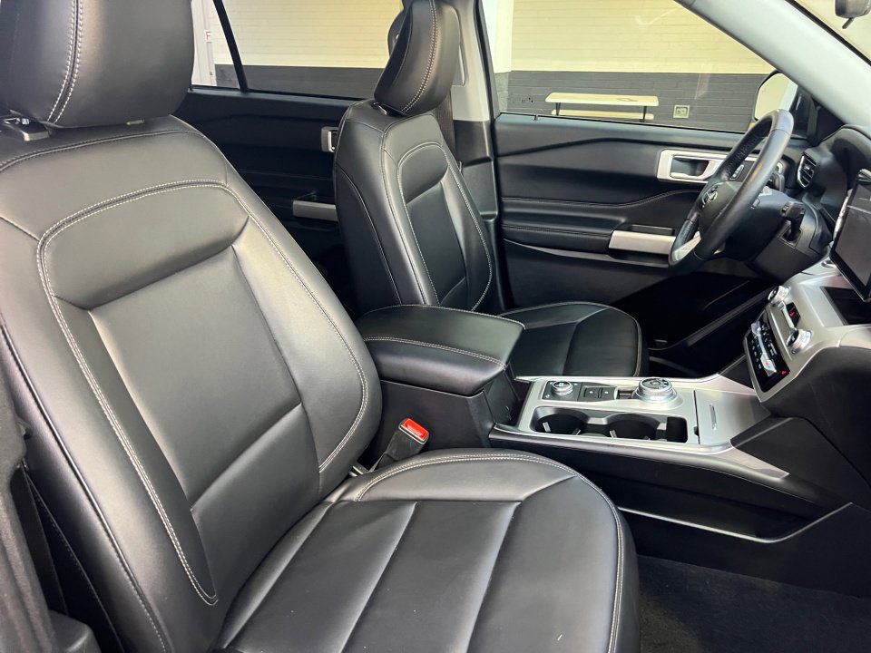 Used 2022 Ford Explorer XLT w/ Equipment Group 202A image 32