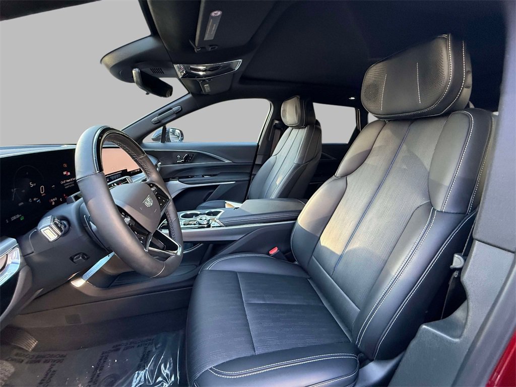 Used 2025 Cadillac Lyriq Luxury w/ LPO, Floor Liner Package image 2