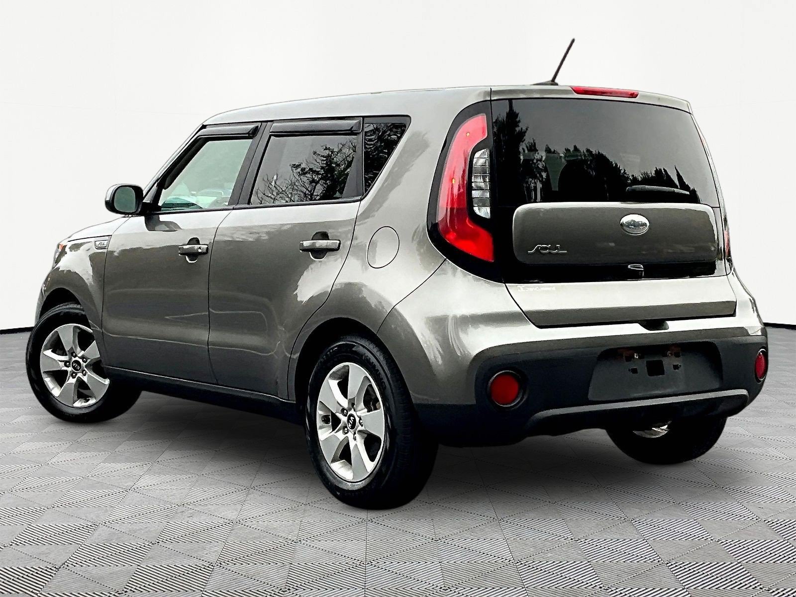 Used 2019 Kia Soul FWD image 4