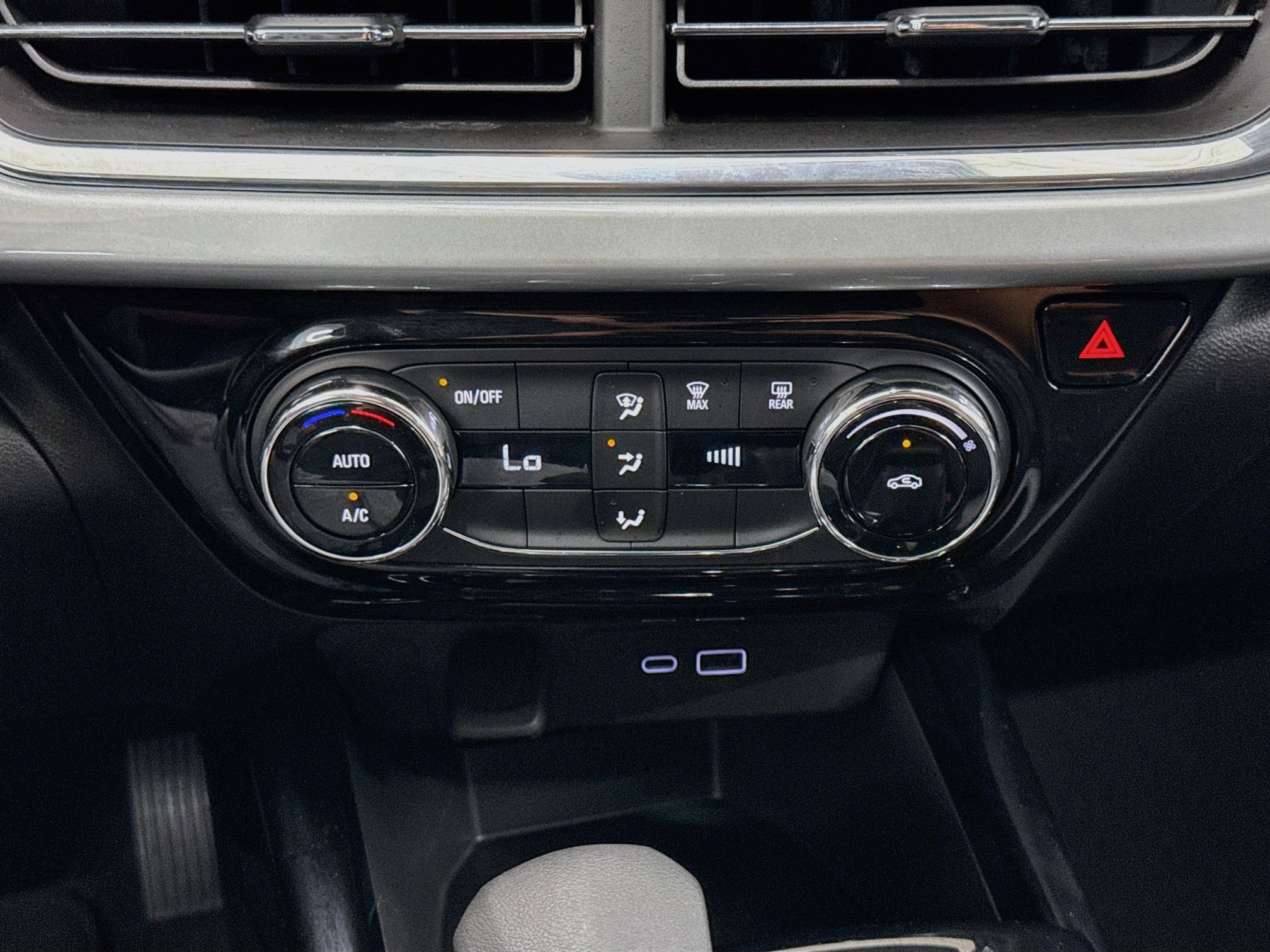 Used 2025 Chevrolet Trax LT FWD image 22