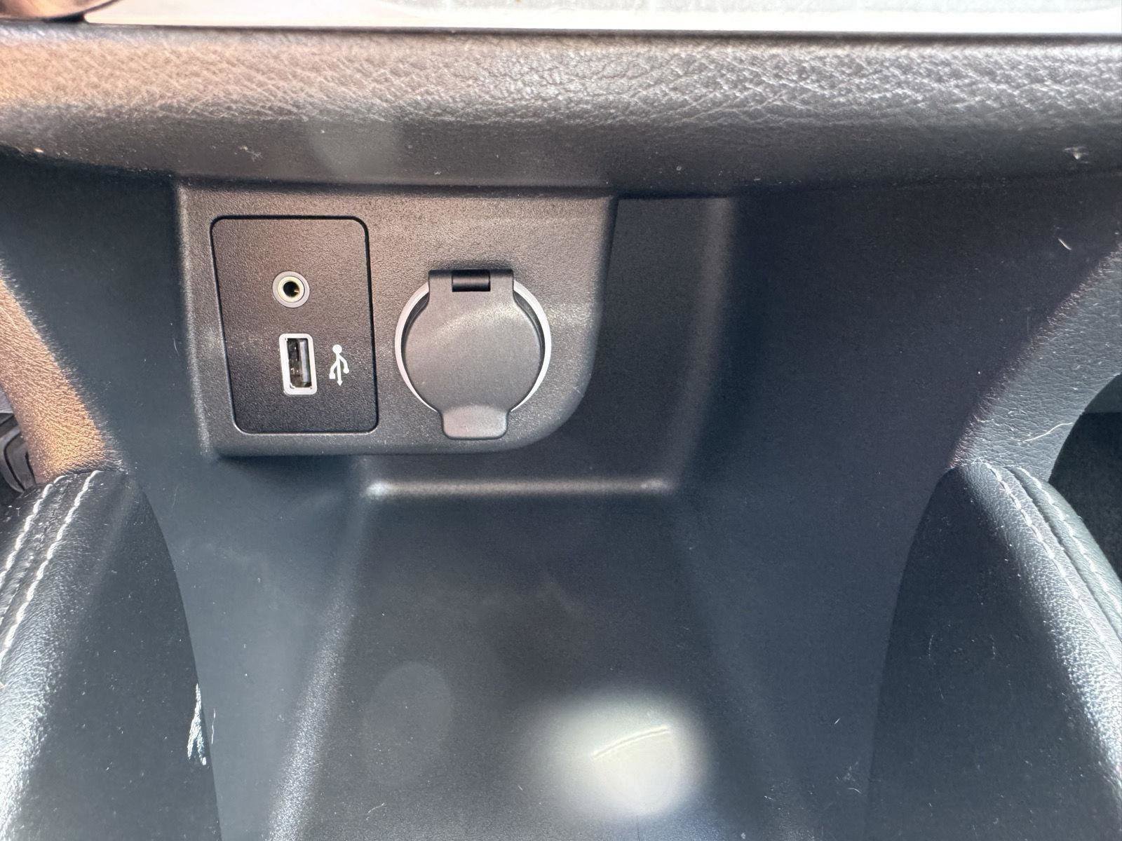 Used 2018 Nissan Kicks SV FWD image 19