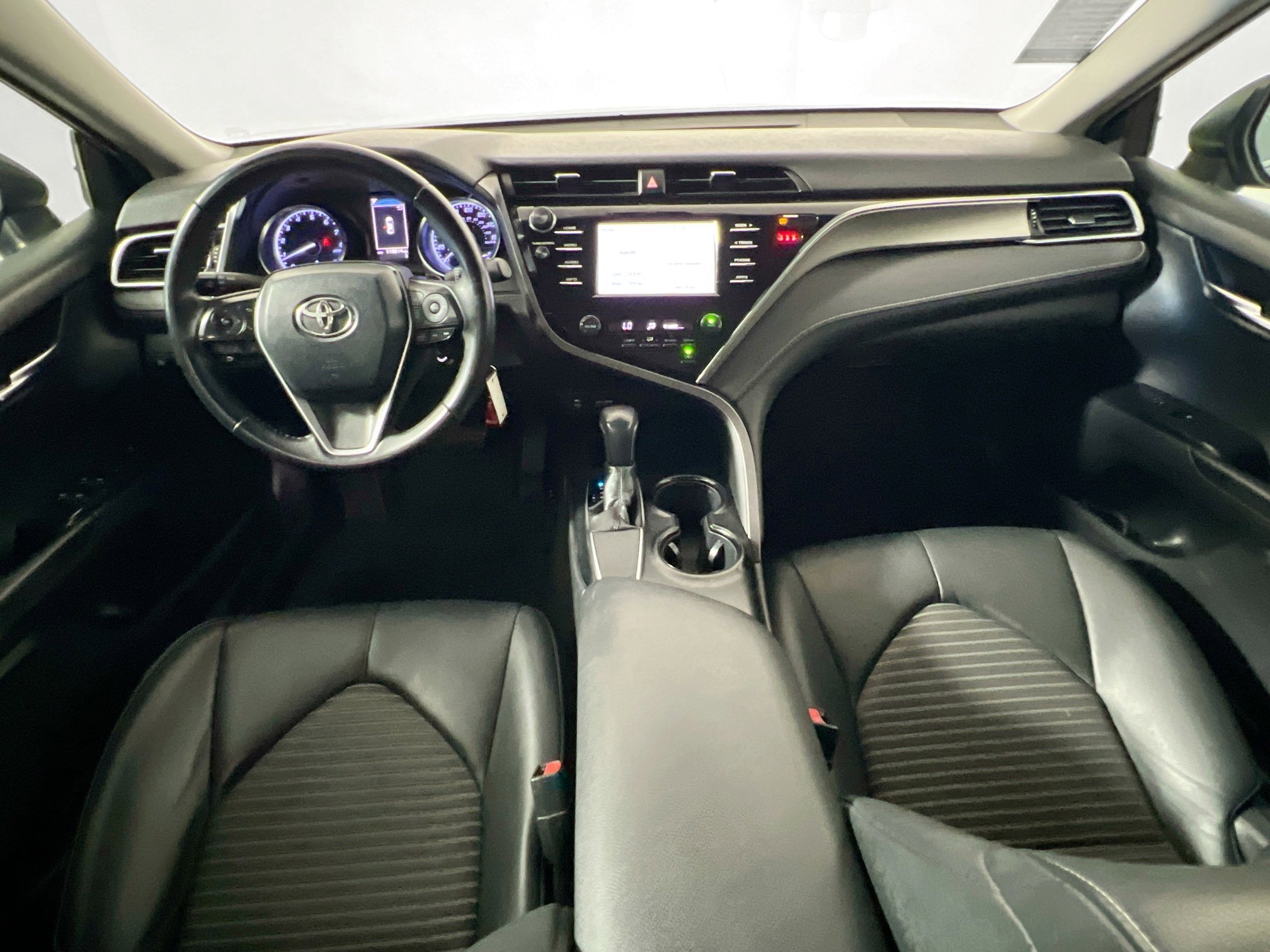 Used 2018 Toyota Camry SE FWD image 29