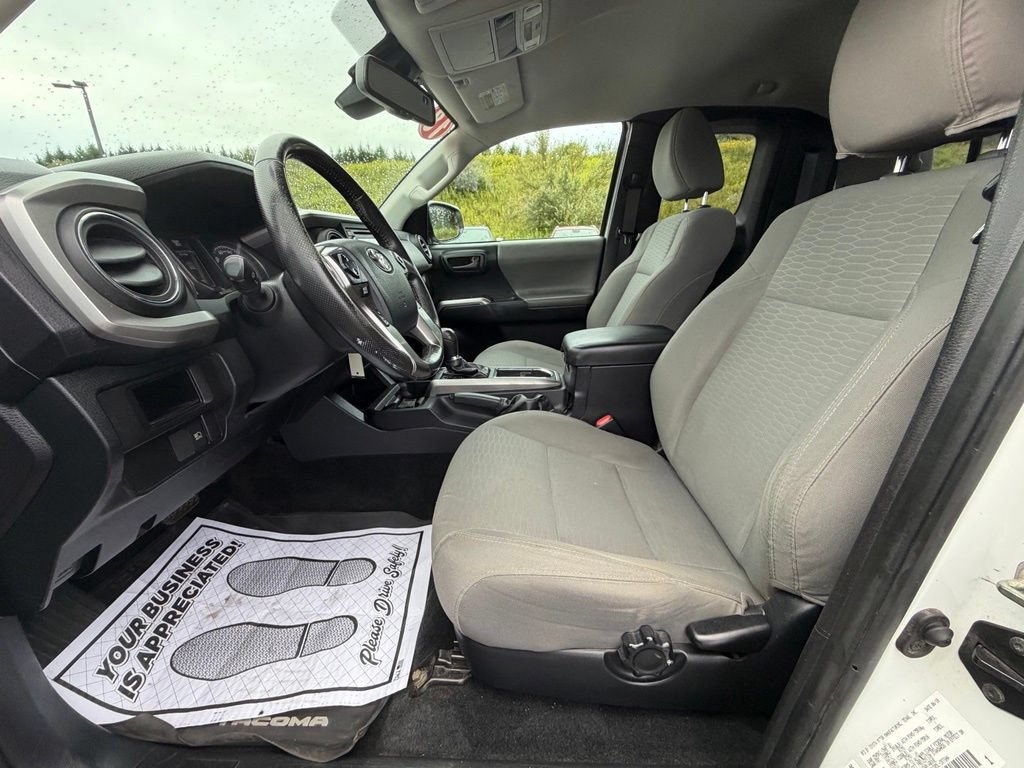 Used 2018 Toyota Tacoma SR5 AWD/4WD image 10