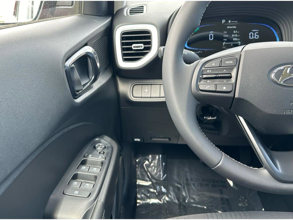 Used 2024 Hyundai Venue Limited image 19