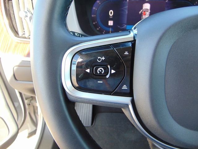 Used 2023 Volvo XC60 B5 Ultimate w/ Climate Package image 18