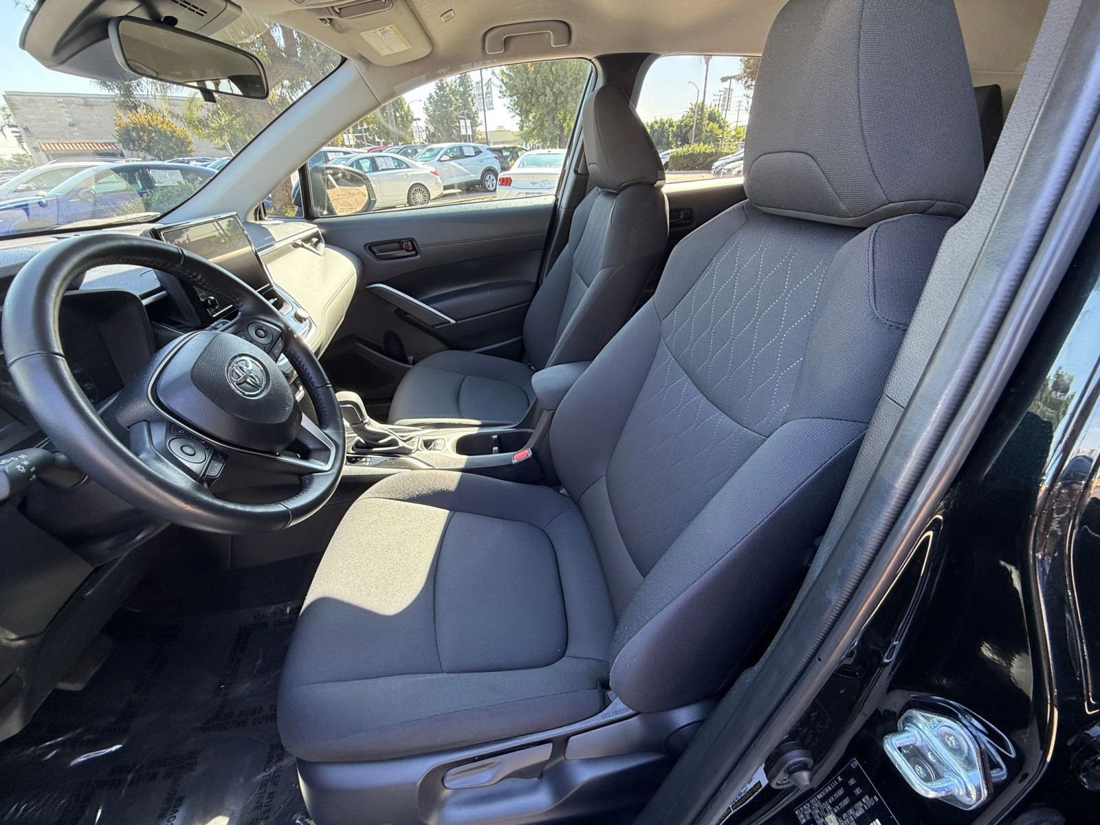 Used 2025 Toyota Corolla Cross LE image 23