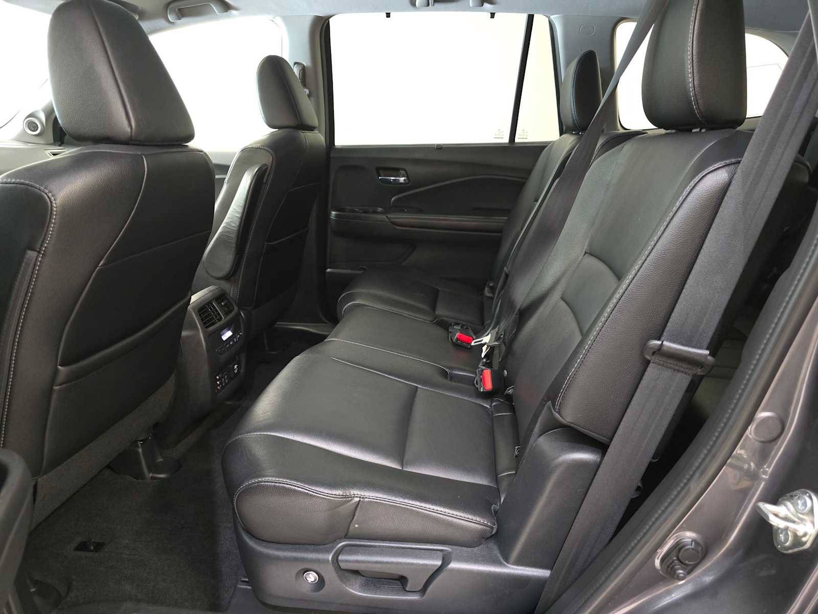 Used 2017 Honda Pilot Touring image 24