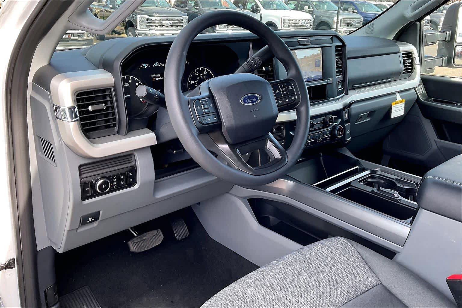 New 2026 Ford F350 XLT w/ FX4 Off-Road Package image 8