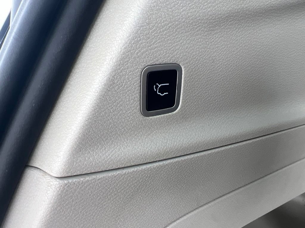Certified 2023 Chrysler Pacifica Limited FWD image 23