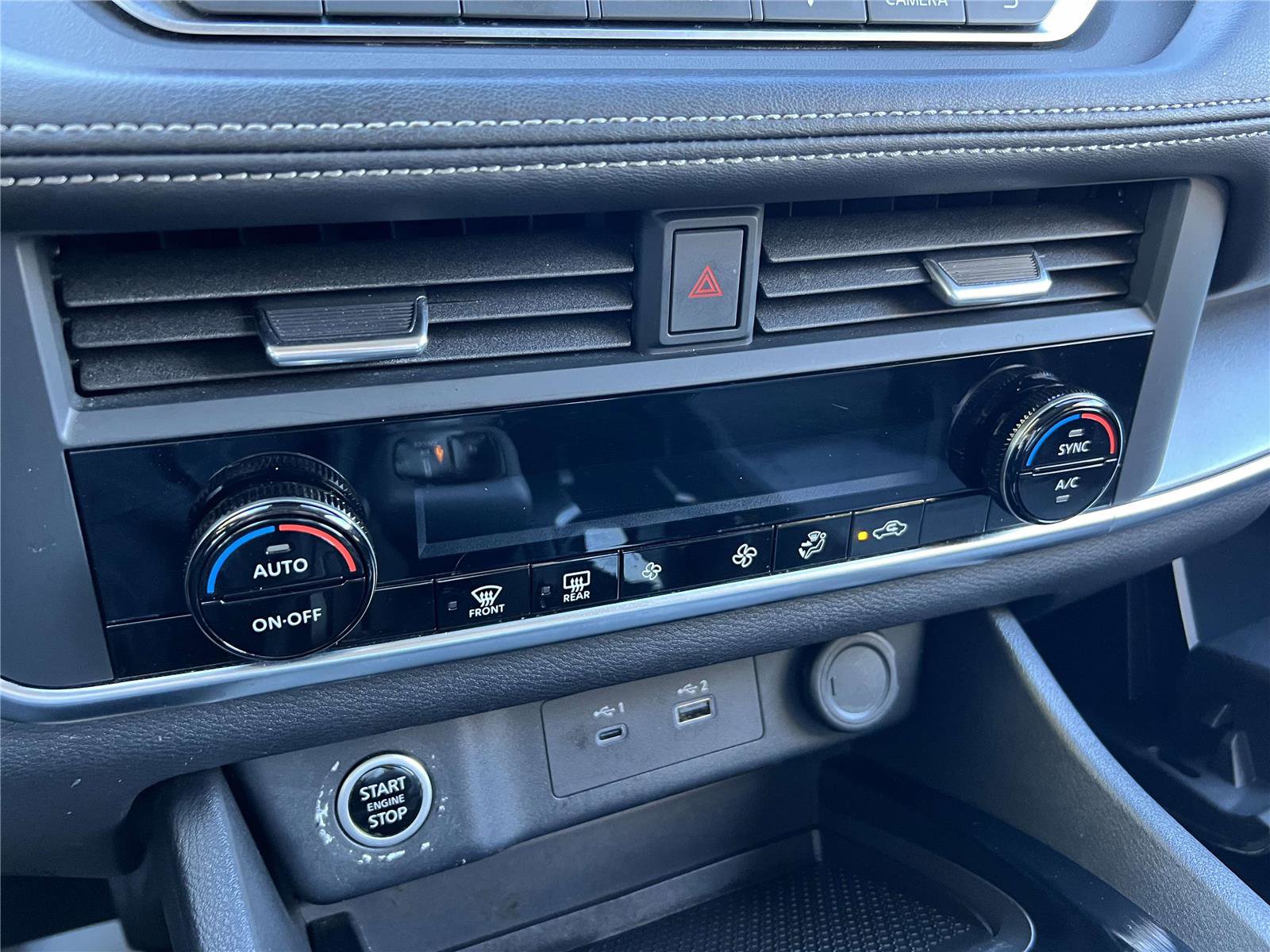 Used 2023 Nissan Rogue SV image 34