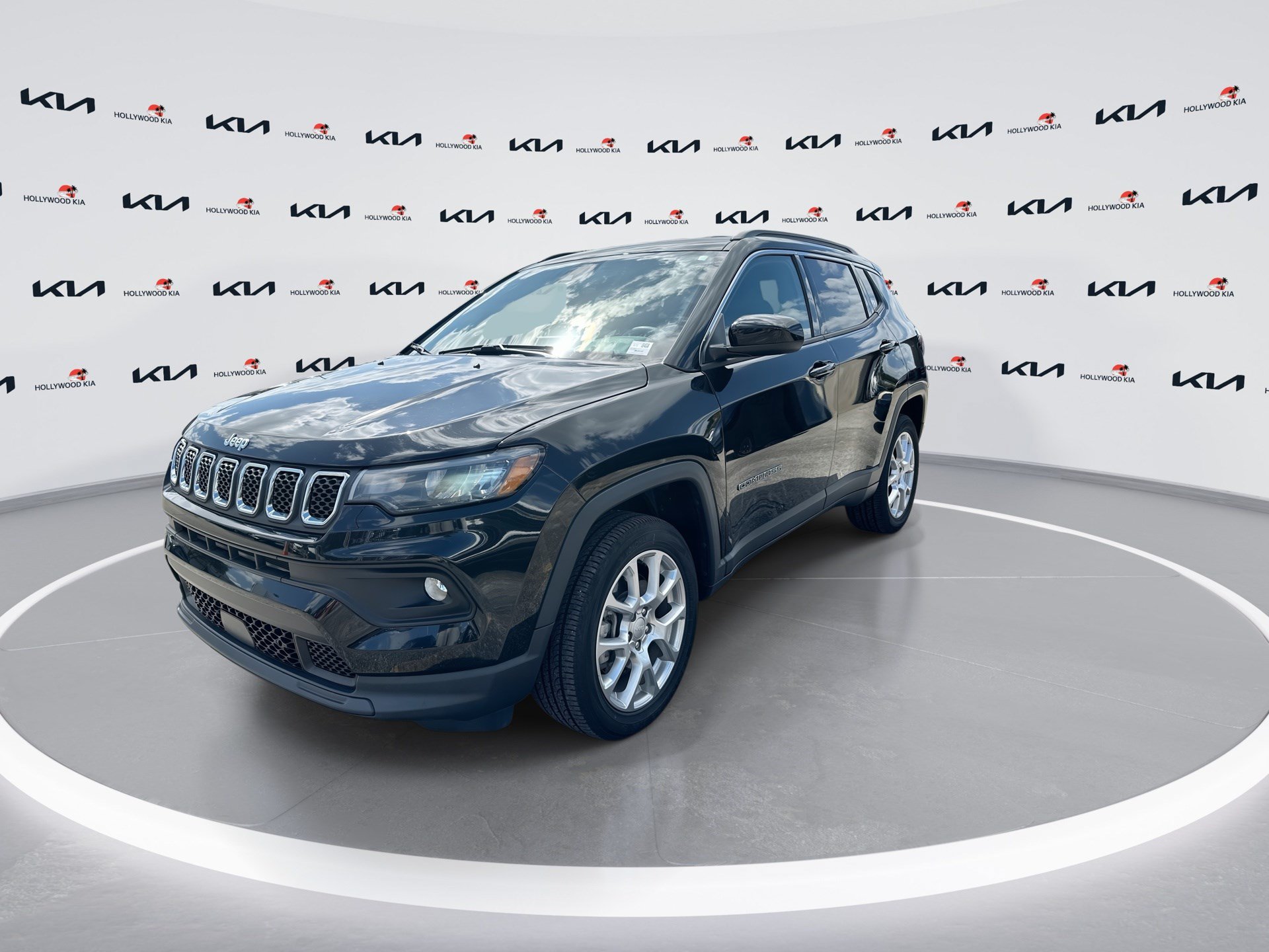 Used 2023 Jeep Compass Latitude AWD/4WD image 4