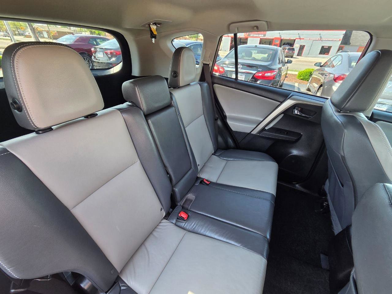 Used 2014 Toyota RAV4 Limited image 17