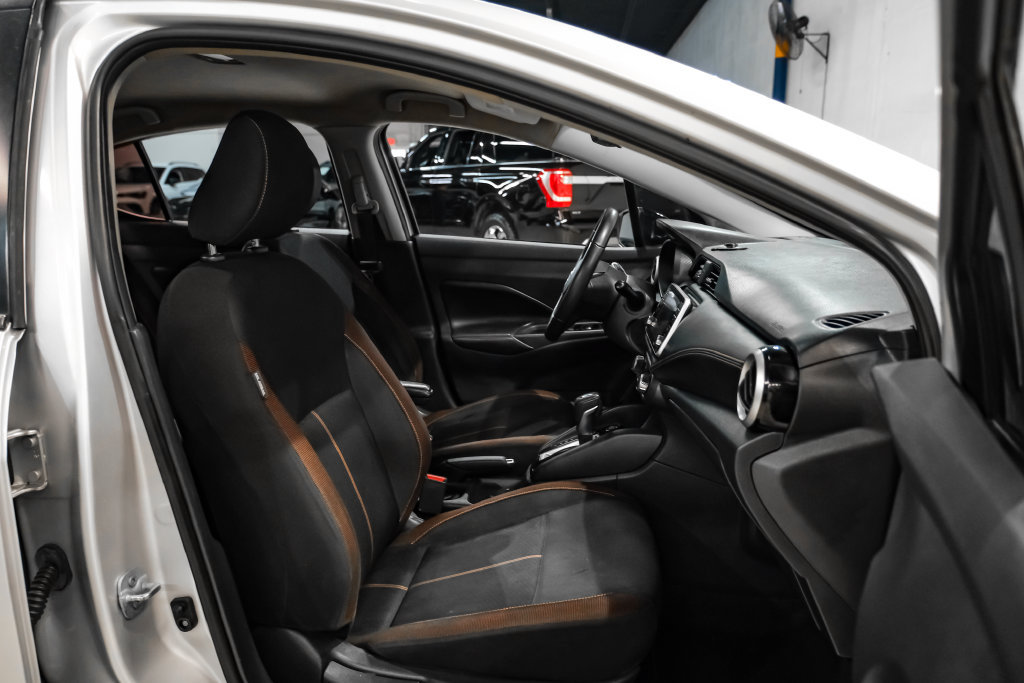 Used 2020 Nissan Versa SR FWD image 29