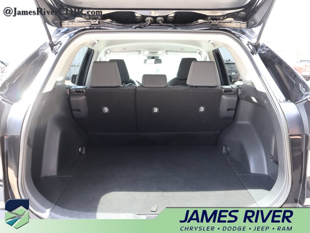 Used 2025 Toyota RAV4 XLE AWD/4WD image 14