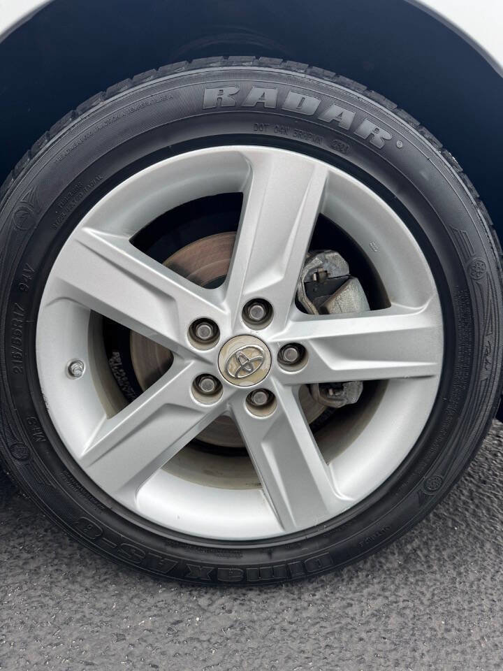 Used 2012 Toyota Camry SE FWD image 10