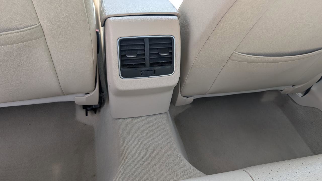 Used 2014 Volkswagen Passat 1.8T SE image 17